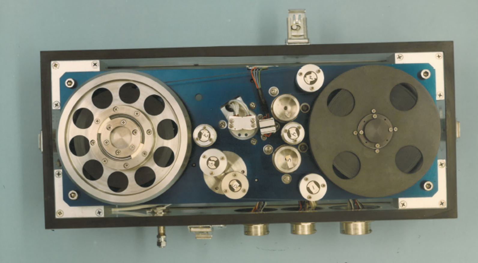 The 8-track digital tape recorder that's currently on the Voyager probes. The 8-track digital tape recorder that's currently on the Voyager probes.